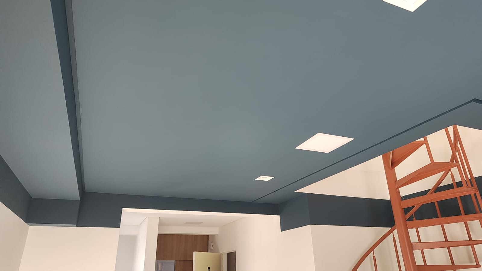 Pintura residencial com acabamento em duas cores